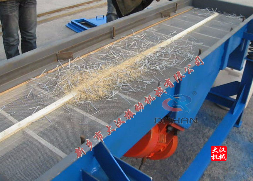 鋸末直線(xiàn)篩試機(jī)現(xiàn)場(chǎng)